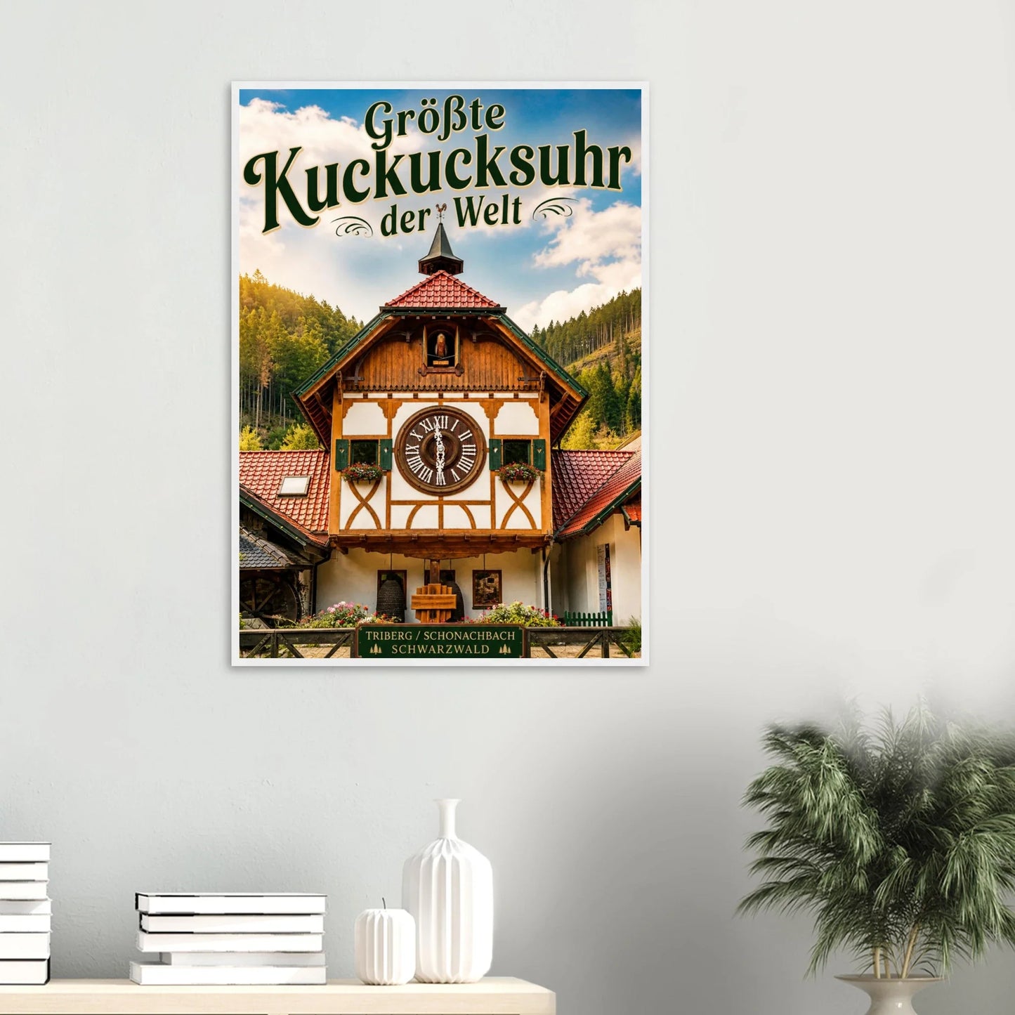 Poster Größte Kuckucksuhr der Welt mit Holzrahmen, Triberg-Schwarzwald Uhrturm und Zifferblatt.